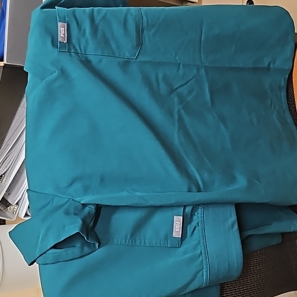 Small figs scrubs - Picture 3 of 4